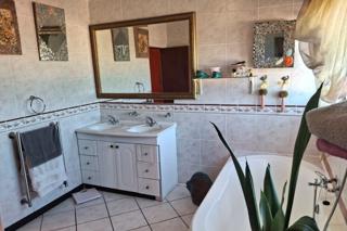 5 Bedroom Property for Sale in Stilbaai Wes Western Cape